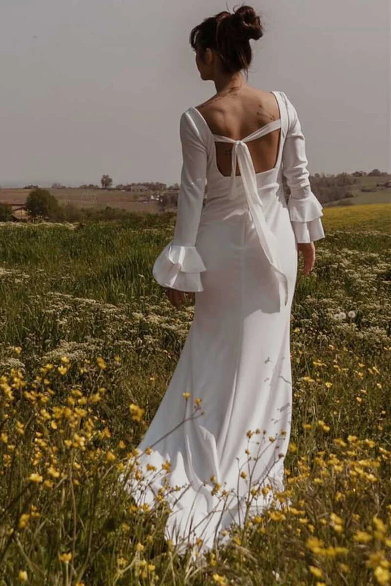 Vestido de novia largo con escote cuadrado, manga larga, cordones y abertura